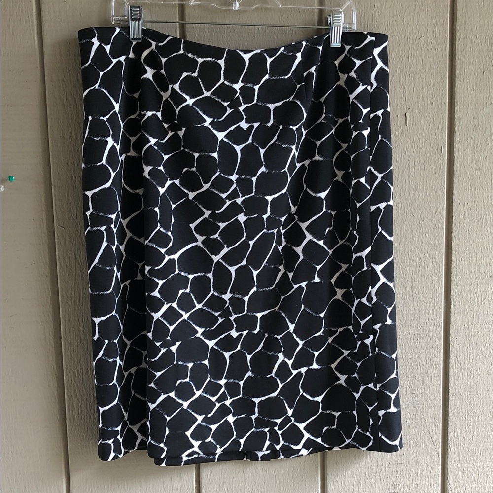 Alfani Black and White Printed Midi Skirt